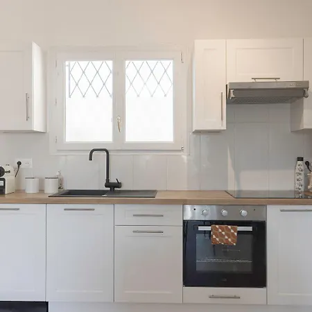 Guestready - Sophisticated Comfort With A Balcony Apartment