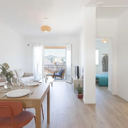 Daire Guestready - Sophisticated Comfort With A Balcony *